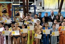 “Tuffi di Natale” nella piscina comunale di Cosenza insieme al campione Tocci