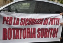 San Lucido: «Riprendere subito i lavori alla Rotatoria del bivio Nord» Foto e Video della protesta