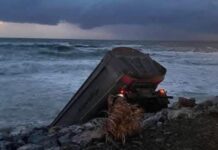 AGGIORNAMENTO. Incidente sulla SS18. Mezzo pesante in mare. Tragedia sfiorata