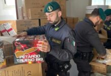 Maxi sequestro di botti illegali: scoperti oltre 2 tonnellate in due negozi