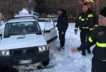 Auto in panne tra le strade della Sila. Finisce bene per due giovani