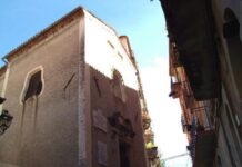 Paola, danneggiata la vetrata della casa natale del Santo