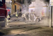 Auto in fiamme nel cosentino. Conducente riesce ad abbandonare il veicolo