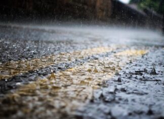 Maltempo e allerta arancione sul Tirreno Cosentino. Domani scuole chiuse. Ecco dove