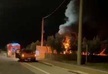 Due ambulanze in fiamme nella notte. Indagini in corso