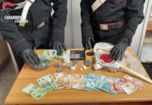 Tirreno Cosentino. Marijuana, cocaina e contanti in casa. Arrestato pregiudicato di 27 anni
