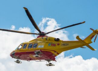 Tirreno Cosentino, scontro tra autovettura e bicicletta. Un minore finisce in elisoccorso a Cosenza