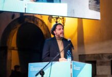 Paola. Politano in piazza attaccava i «dimissionari» ma potrebbe «accoglierne» uno in lista