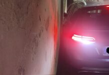 Cetraro, auto incastrata nei vicoletti del centro storico