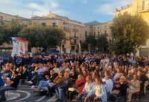 Cetraro. Aieta riempe piazza del Popolo e lancia un monito: «unico obiettivo è far rinascere la città»