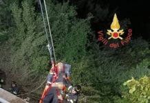 Cade da un muretto e finisce in un dirupo. Grande paura nel cosentino