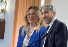 Paola, l’assessore Fiorito: «Il Mantello sul lungomare non è arrugginito è acciaio Corten. Ecco cosa ho contestato alla ditta»