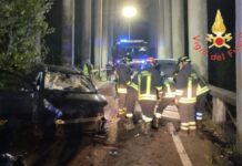 Grave incidente stradale. Due persone estratte dalle lamiere