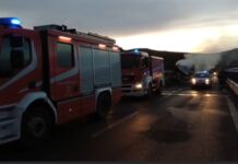 Autoarticolato in fiamme: trasportava arance e mandarini
