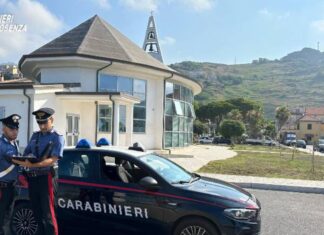Cetraro, blitz dei Carabinieri. Sequestrati 40mila euro in contanti nel «magazzino blu»