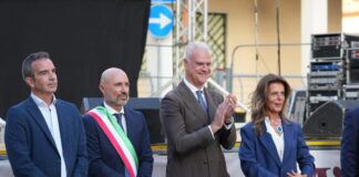 Il Ministro Zangrillo premiato a Diamante: «Un impegno ulteriore per i giovani e la legalità»