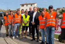 Il Vescovo Mons. Rega in visita al presidio degli agricoltori allo Scalo di San Marco Argentano